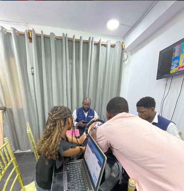 Visita a uma das maiores agências de marketing de Luanda.